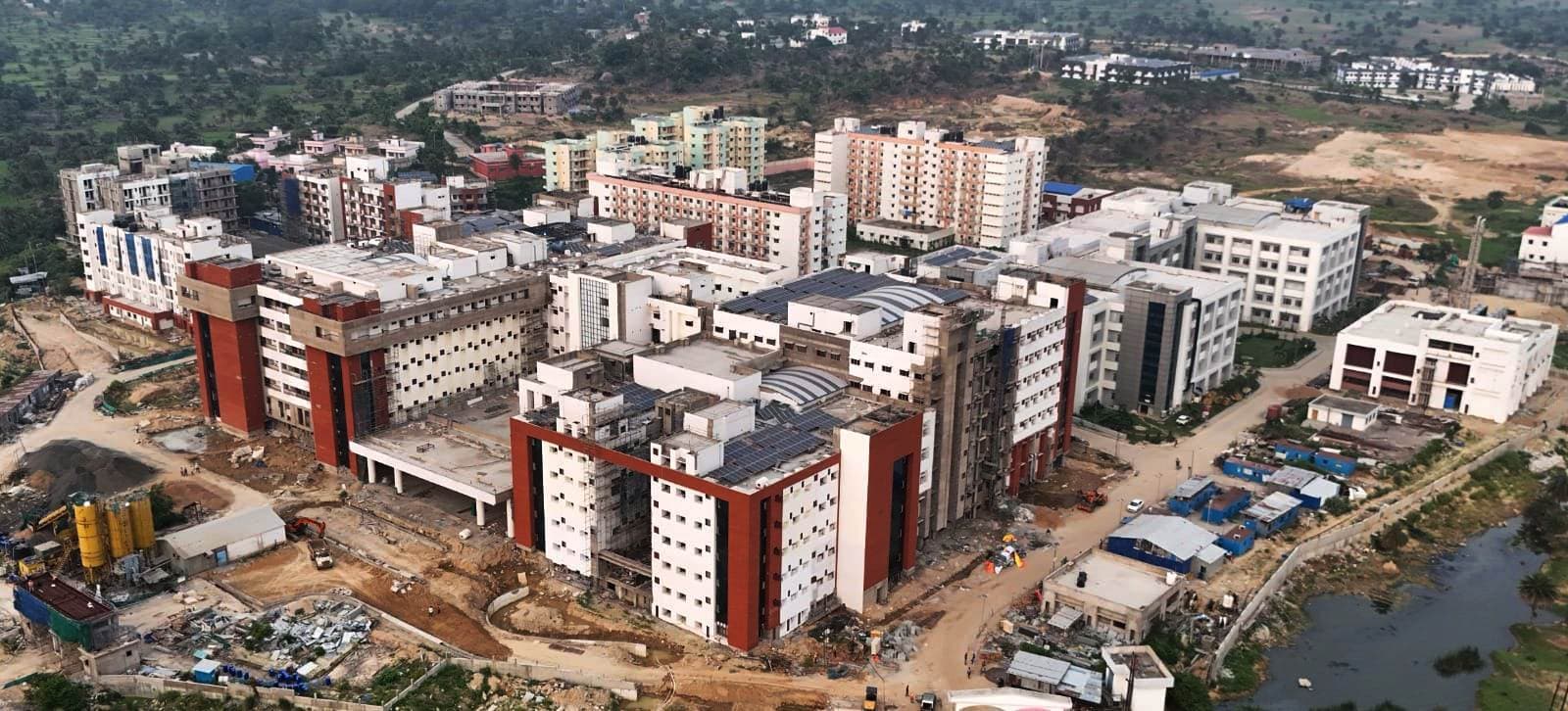 अस्पताल भवन को दिसंबर तक करें हैंडओवर, उपकरण की सूची सौंपे