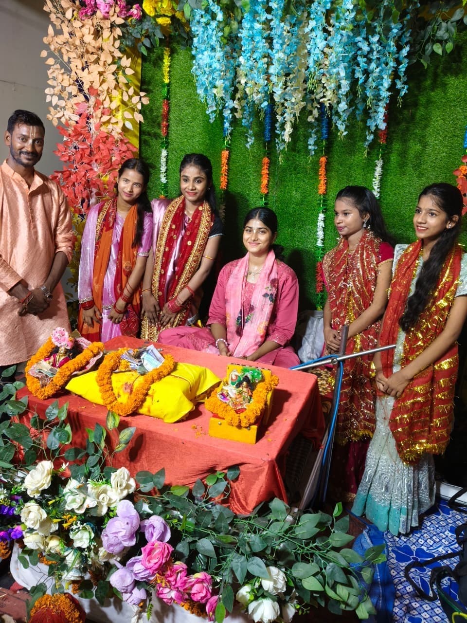 बलहा बाजार के दुर्गा मंदिर में भागवत कथा के चौथे दिन उमड़ी भीड़