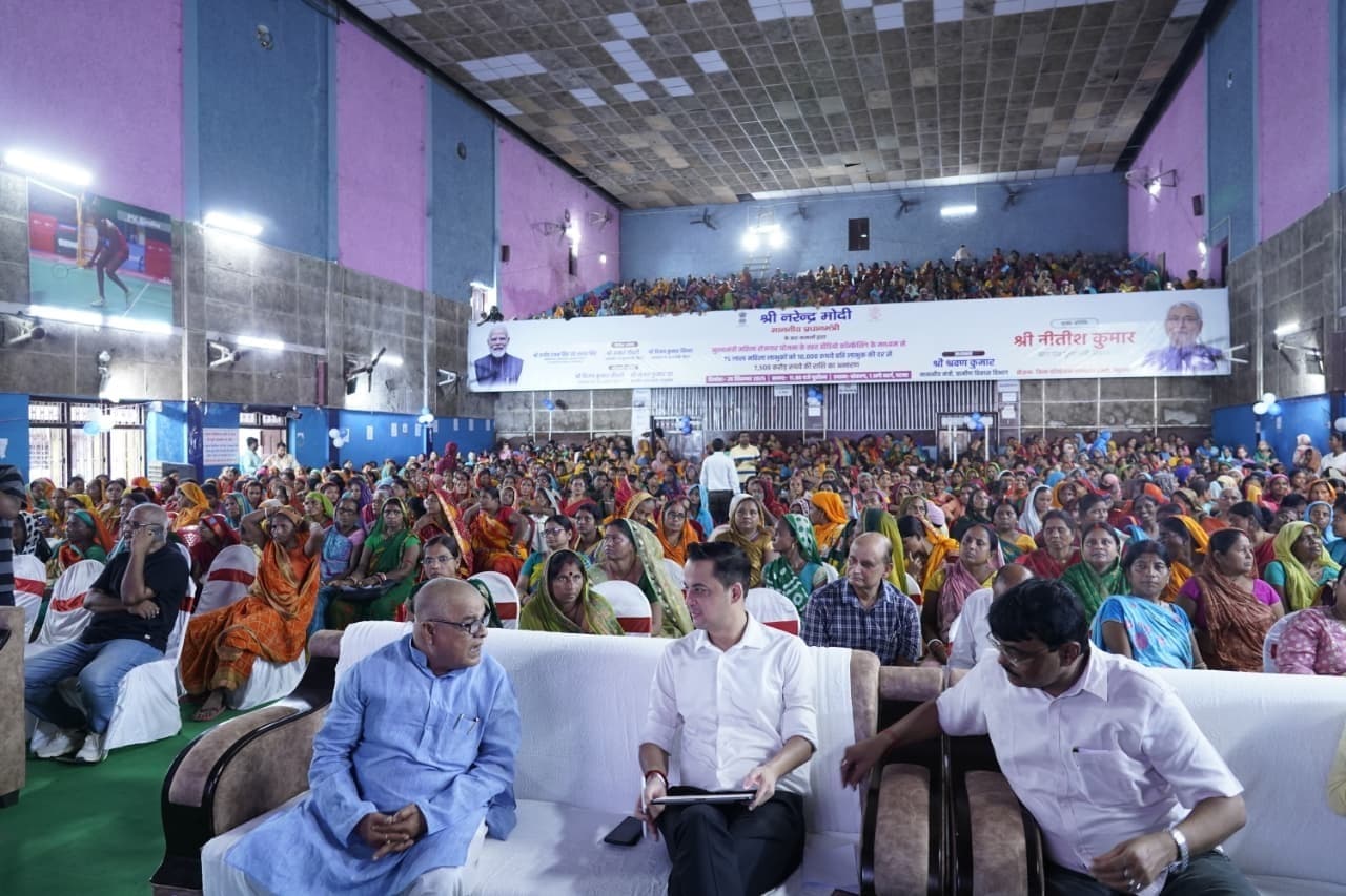 Madhubani News : नवरात्र में नारी शक्ति को आर्थिक रूप से आत्मनिर्भर बनने को मिली बड़ी सौगात