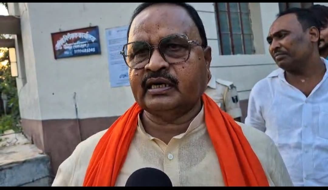 बाप के घर से चोरी कर लाते हैं शराब तस्कर, विधायक गोपाल मंडल का विवादित बयान