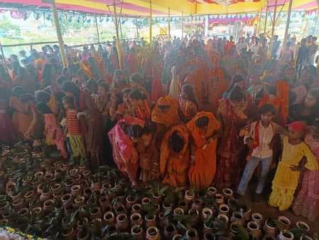 मोरडीहा में निकली भव्य कलश शोभा यात्रा, श्रीमद् भागवत कथा शुरू