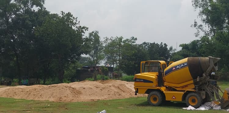 Giridih news: बालू लदे दो ट्रैक्टर को सीओ ने पकड़ा, थाने पहुंचने से पहले दोनों फरार, अंचर गार्डों पर भगाने के आरोप