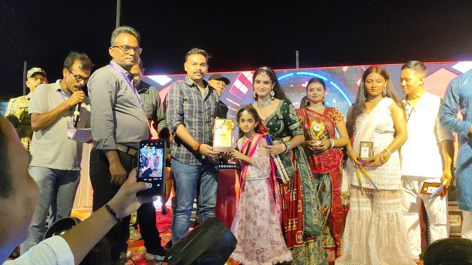 Bokaro News : चंद्रपुरा में डांडिया उत्सव का आयोजन, झूमे लोग