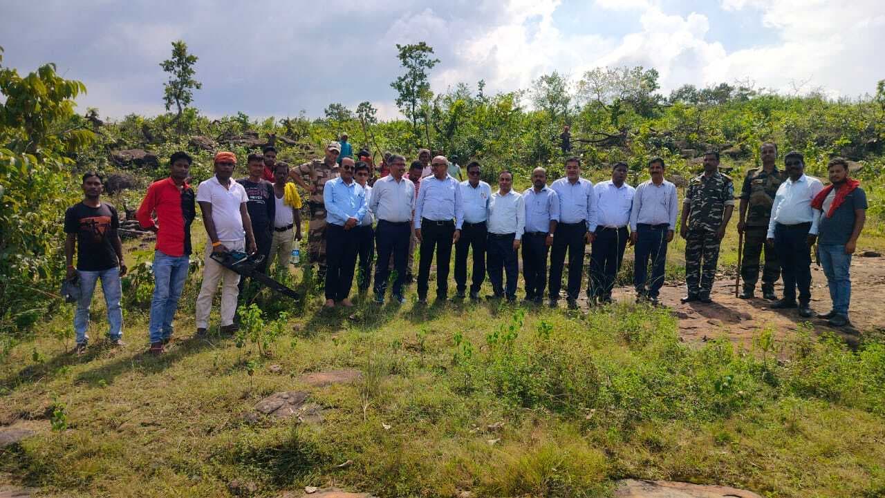 Bokaro News : कारो परियोजना के विस्तार को लेकर पेड़ों की कटाई शुरू