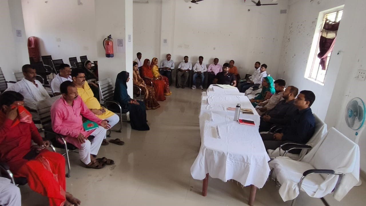 Motihari: अनुपस्थित पदाधिकारियों पर कार्रवाई का प्रस्ताव पारित