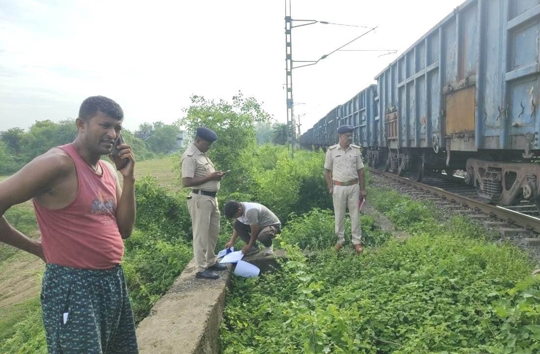 अज्ञात ट्रेन  की चपेट में आने से  वृद्ध की हुई मौत,  जांच में जुटी पुलिस