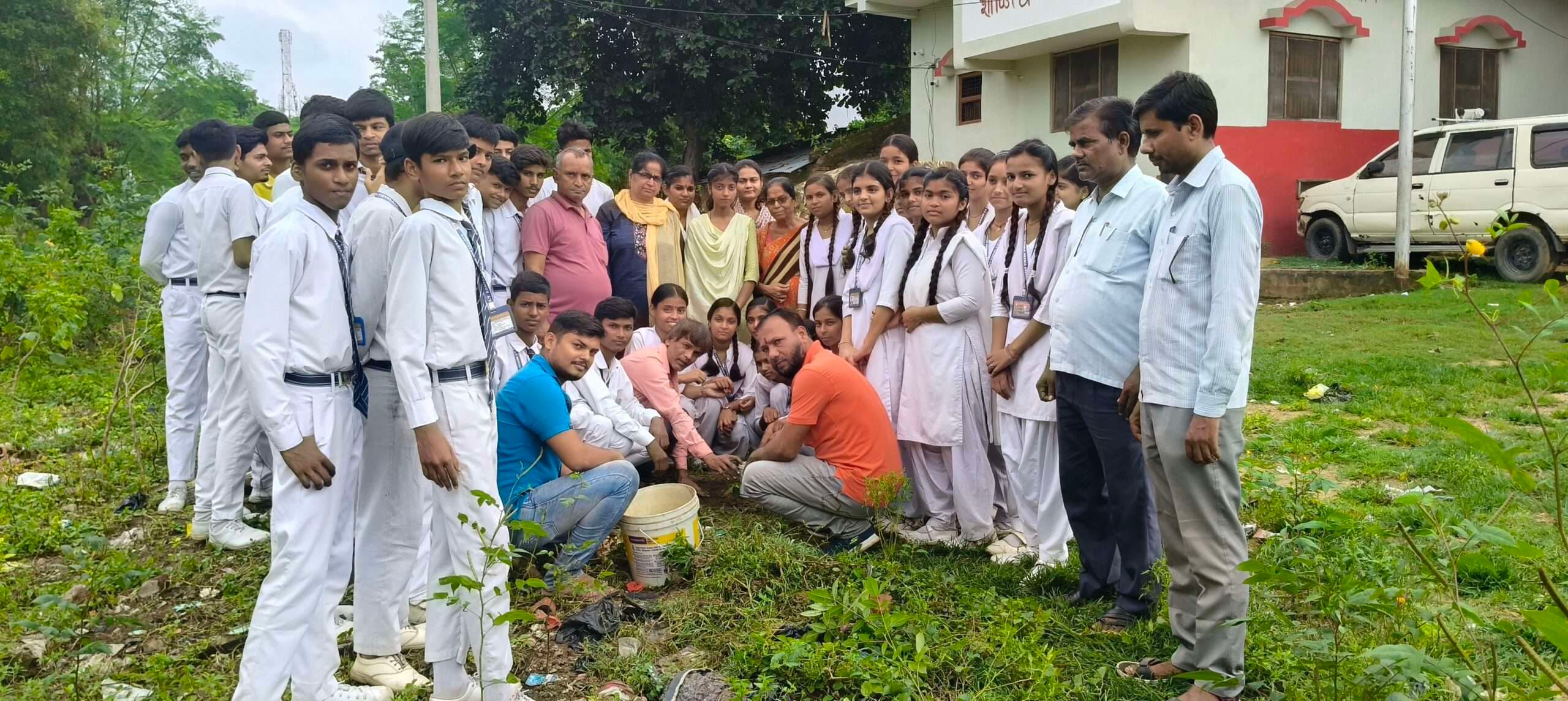 एक पेड़ मां के नाम अभियान के तहत पौधारोपण