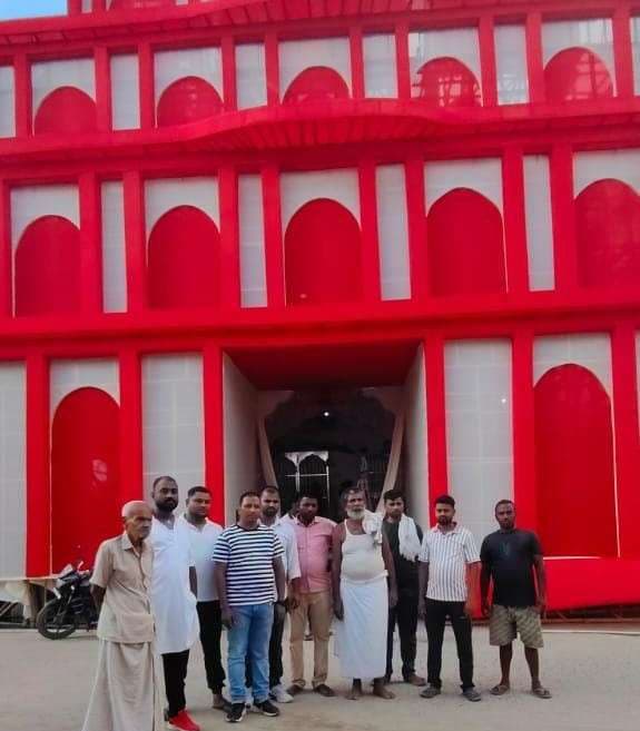 धमदाहा नेहरू चौक पर सजा मां दुर्गा का दरबार