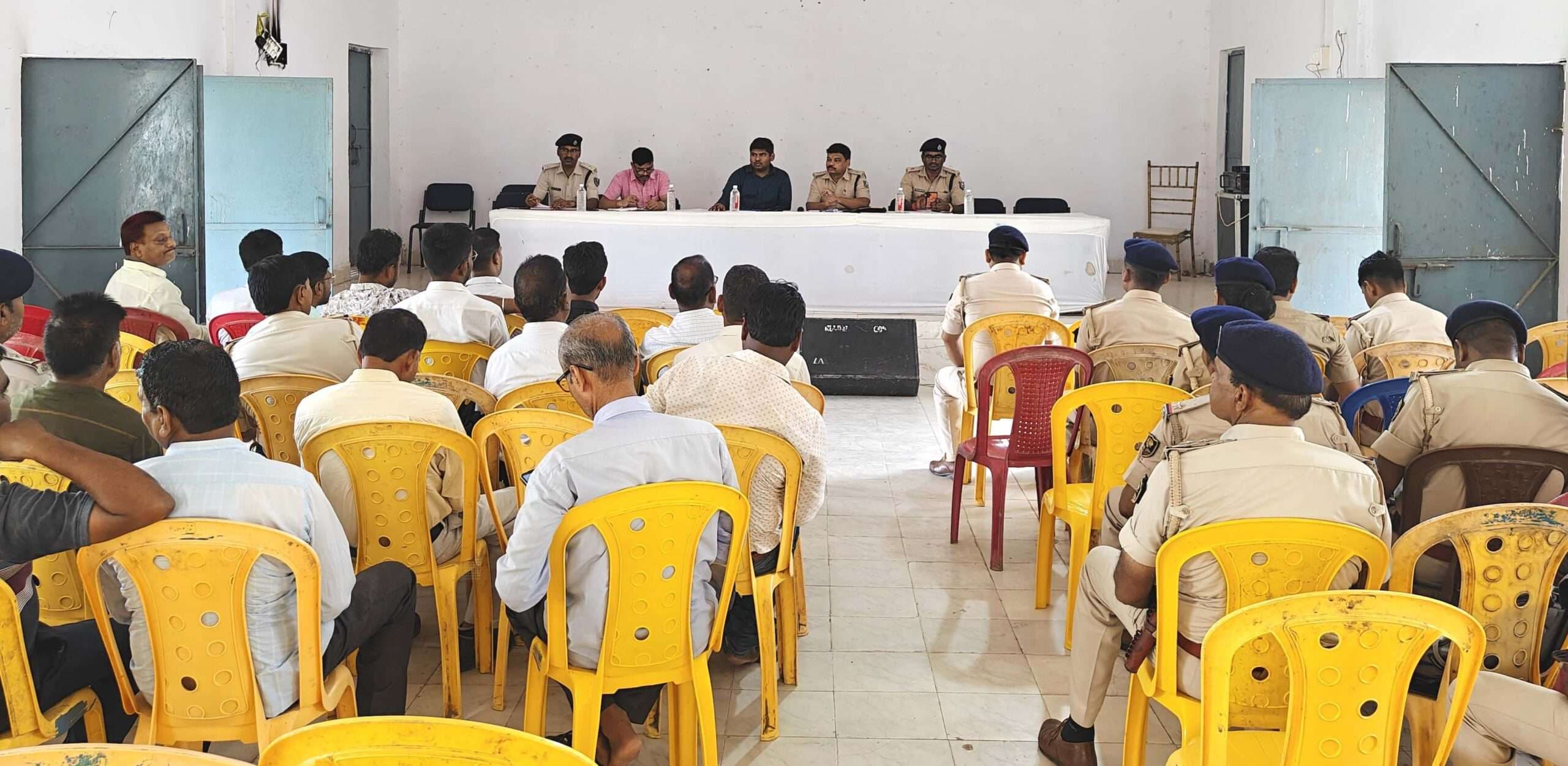 गोह में दुर्गा पूजा को लेकर प्रशासन सतर्क, फ्लैग मार्च से दिखी कड़ी तैयारी