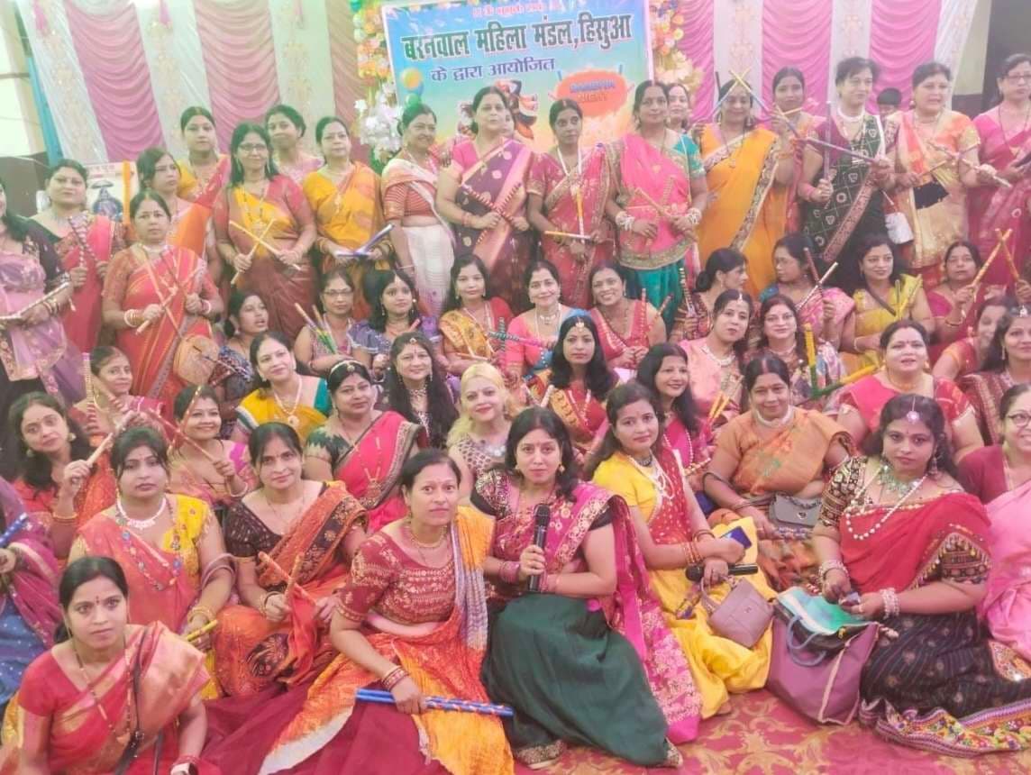 बरनवाल समाज की महिलाओं ने डांडिया खेल मोहा मन