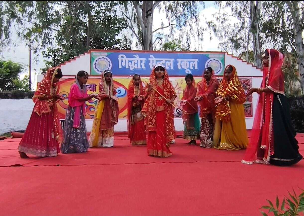 गिद्धौर सेंट्रल स्कूल में डांडिया उत्सव का रंगारंग आयोजन