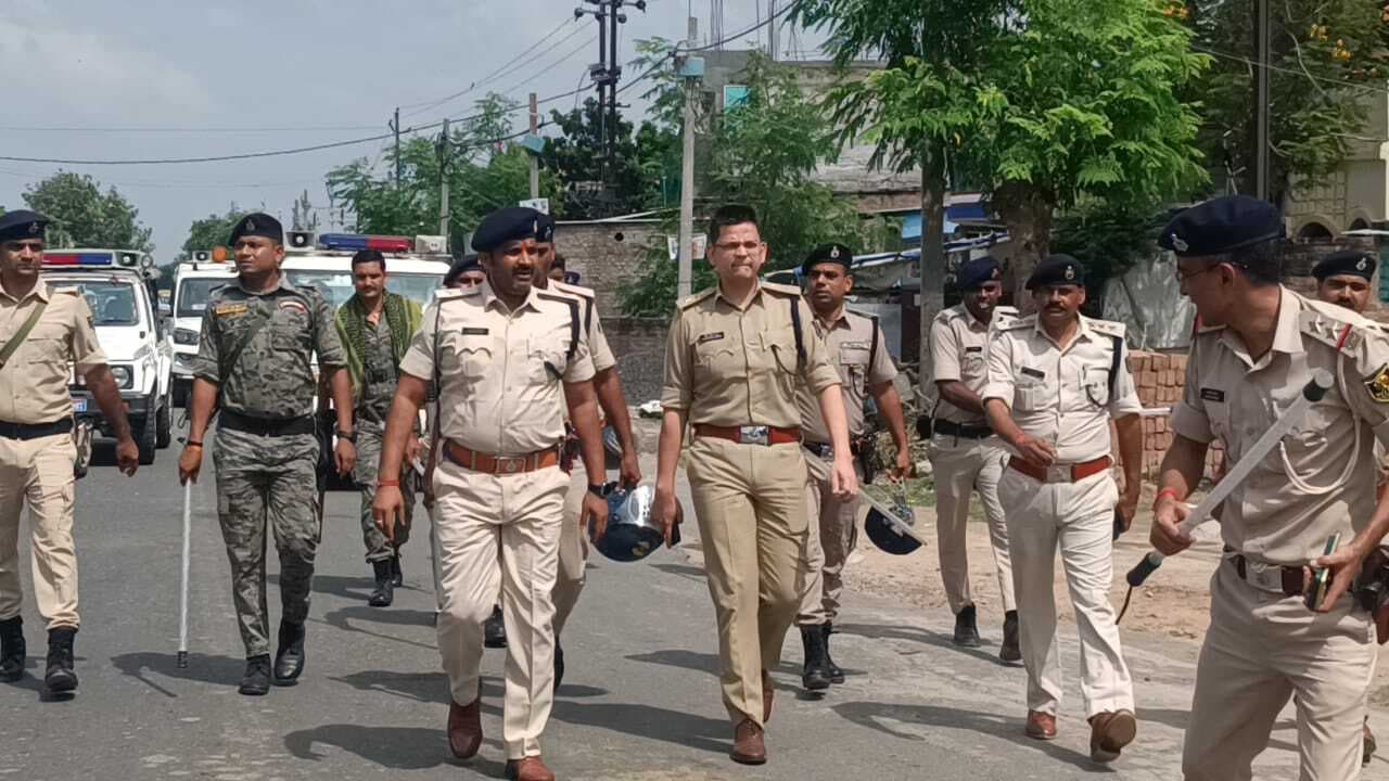 कब्रिस्तान की विवादित जमीन को ले दो पक्षों में मारपीट व गोलीबारी, दो युवक घायल, 22 गिरफ्तार