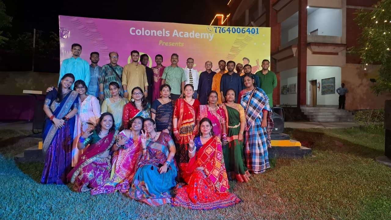 कर्नल एकेडमी में डांडिया नाइट की धूम, बच्चों के साथ बड़े भी थिरके
