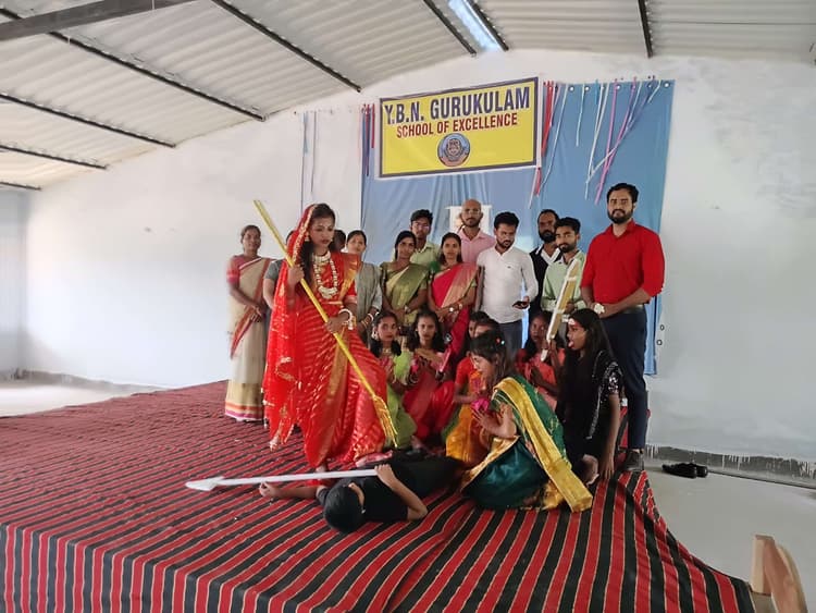 वाइबीएन गुरुकुलम जोभीया में दुर्गा पूजा का आयोजन