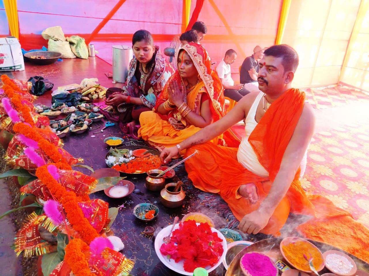 शारदीय नवरात्र चरम पर, गूंज रहे वैदिक मंत्रोच्चार