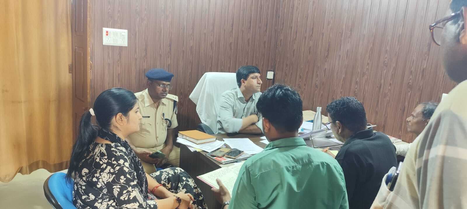 जनता दरबार में 10 मामले की सुनवाई, दो का निष्पादन