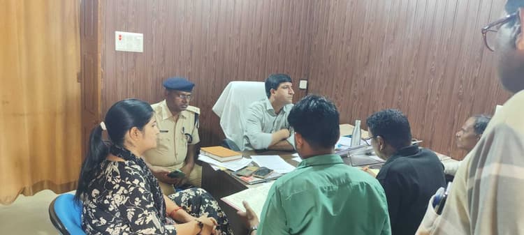 जनता दरबार में 10 मामले की सुनवाई, दो का निष्पादन