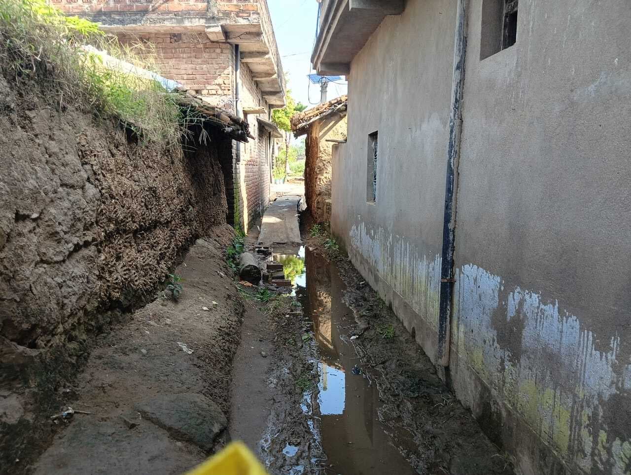 विजयनगर में नाली निर्माण में अनियमितता, डीएम से जांच की मांग