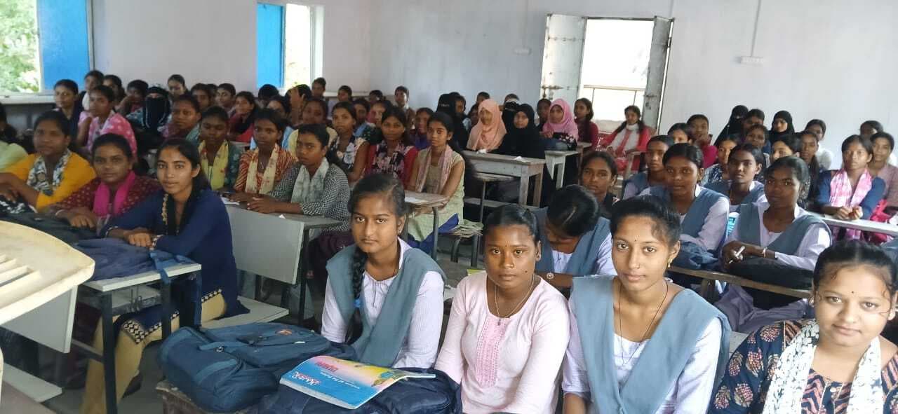 डिजिटल युग में साइबर अपराध से बचाव की दी गयी जानकारी