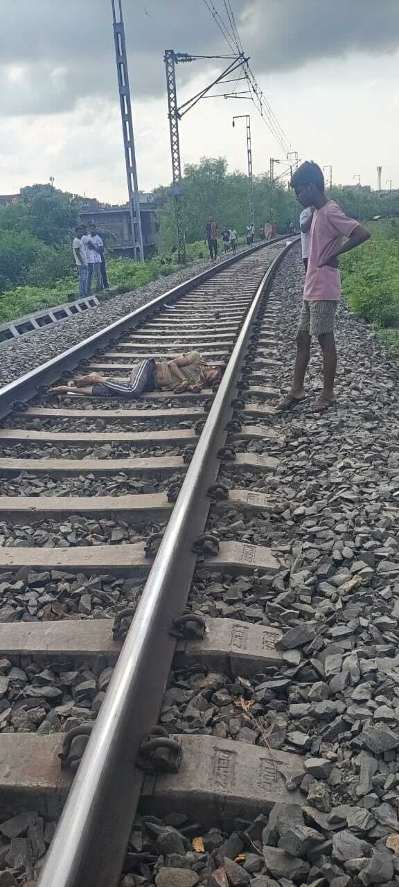 ट्रेन की चपेट में आने से युवक की हुई मौत