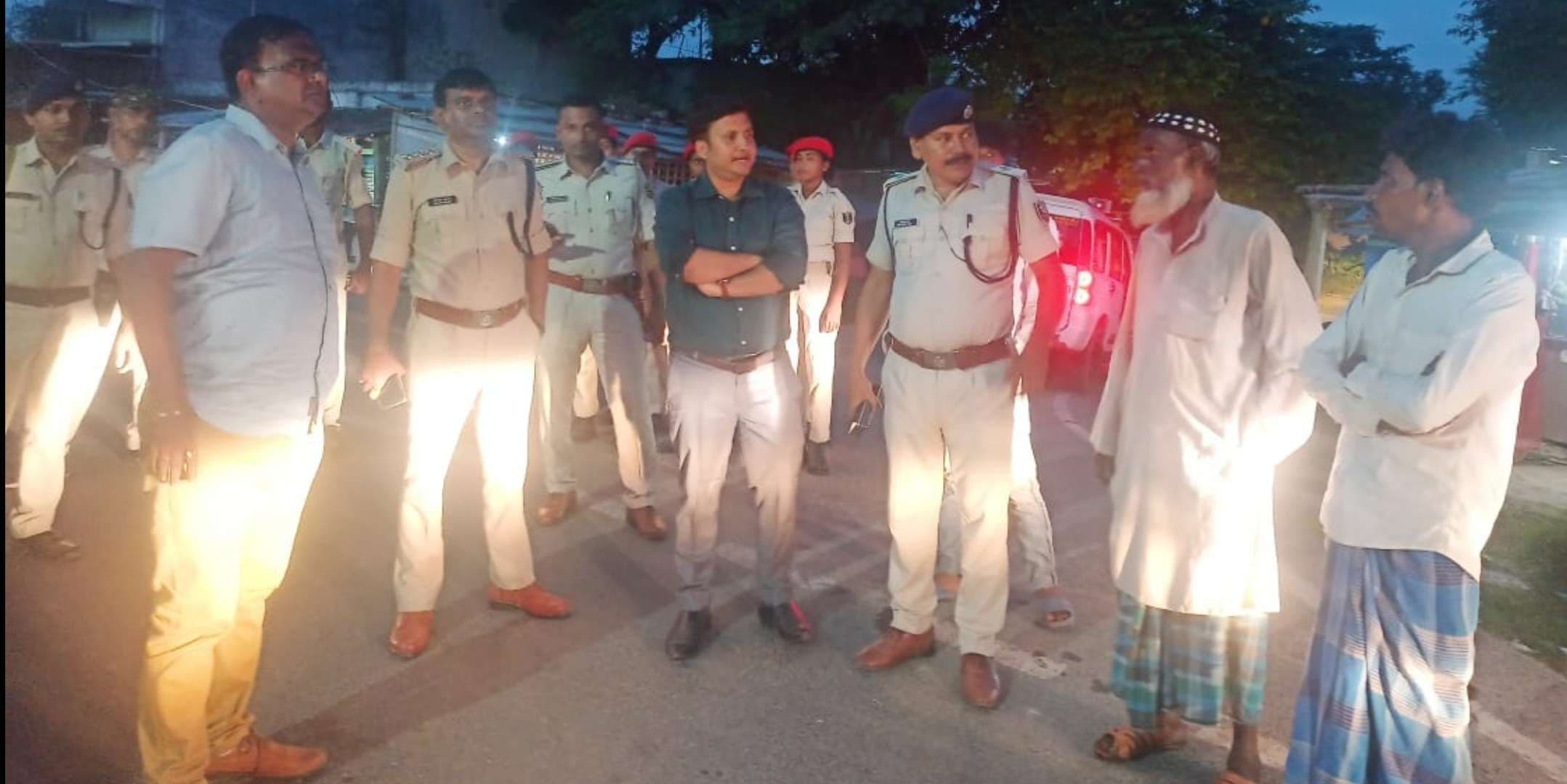 दुर्गा पूजा को लेकर विधि व्यवस्था का अनुमंडल प्रशासन ने लिया जायजा, दिये निर्देश