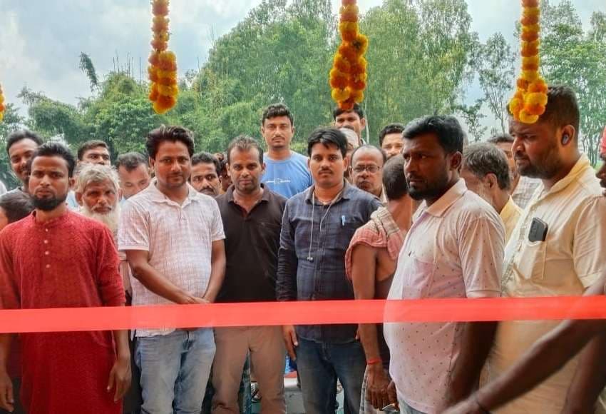 पंचायत सरकार भवन का मुखिया ने किया उद्घाटन