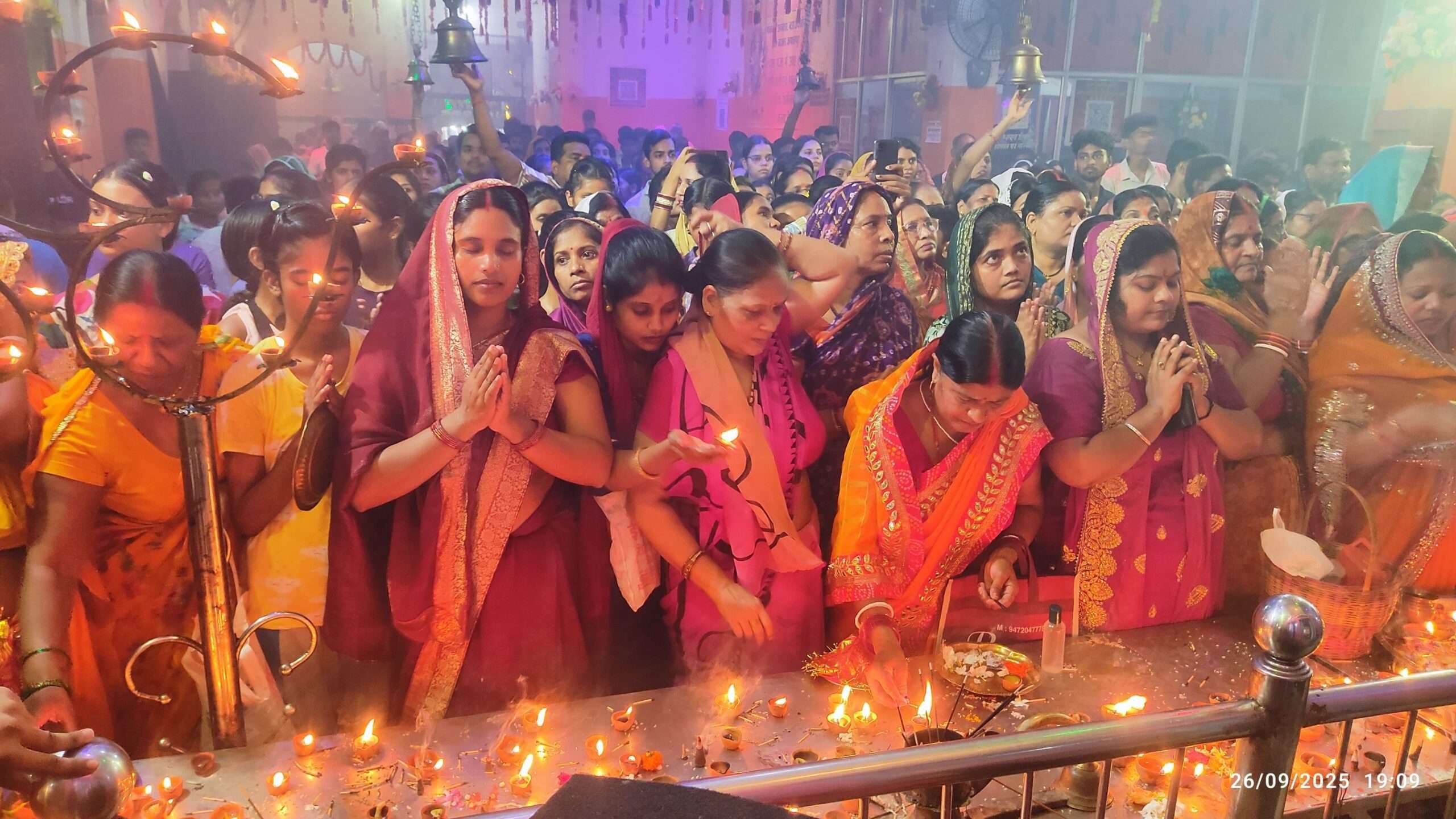 जमालपुर व आसपास के क्षेत्रों में गूंज रहे माता के भजन, संध्याकालीन आरती में श्रद्धालुओं की भीड़