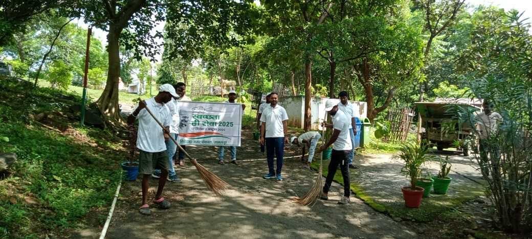 वीआर डिवाइस से पर्यटन स्थलों का कराया गया टूर