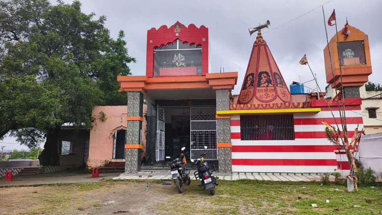 Giridih news: बक्शीडीह में वर्ष 1974 से हो रही है दुर्गापूजा