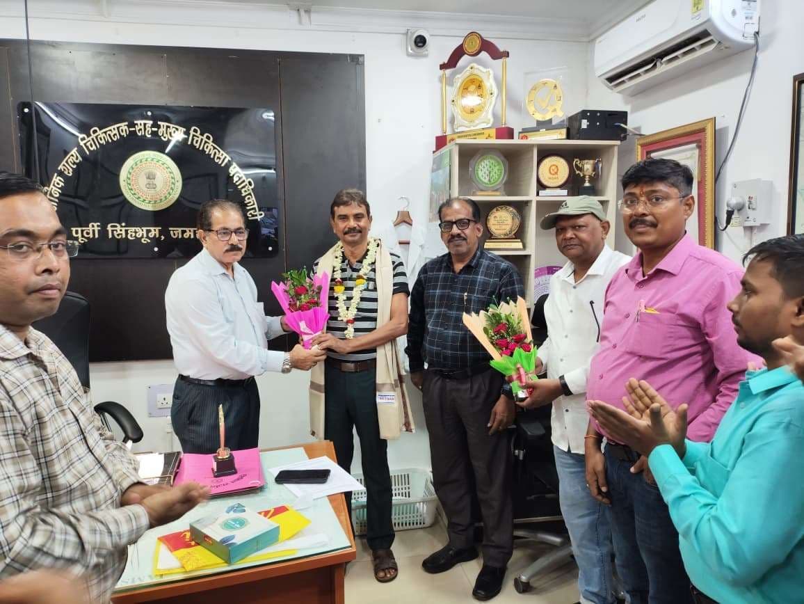 Jamshedpur news. सिविल सर्जन कक्ष में विदाई समारोह का हुआ आयोजन