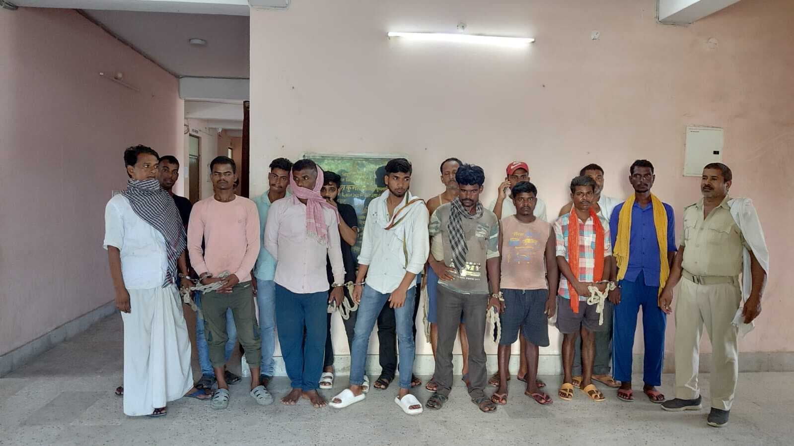 आबकारी विभाग ने अलग-अलग स्थानों से 17 शराबियों को किया गिरफ्तार