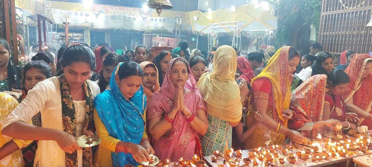 शारदीय नवरात्र के छठे दिन मां दुर्गा के छठे स्वरूप की पूजा-अर्चना