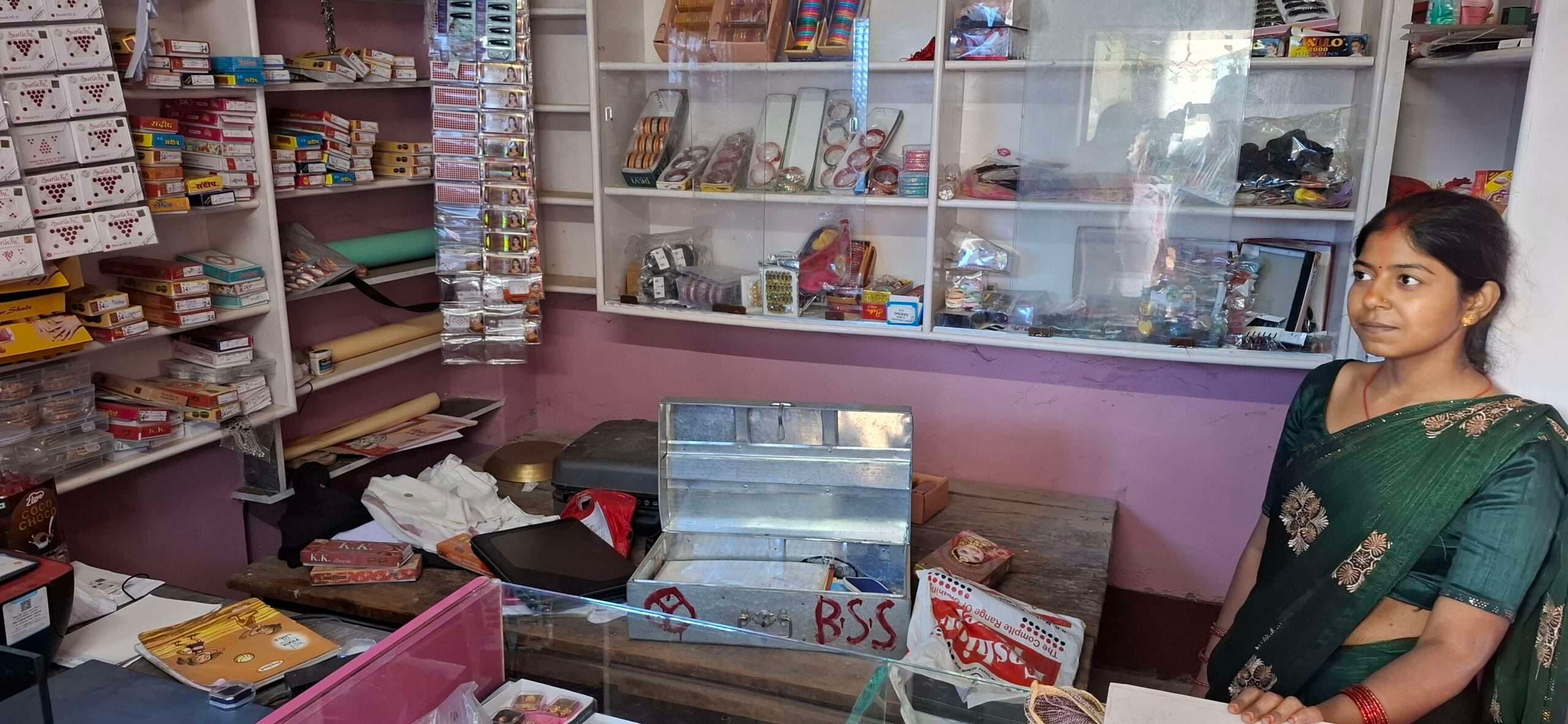 Giridih News :गरडीह की दो गुमटी व एक मनिहारी दुकान में चोरी