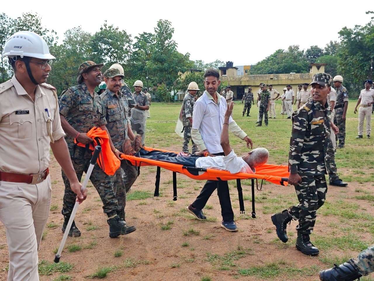 Chaibasa News : दुर्गापूजा को लेकर पुलिस अलर्ट, मॉकड्रिल से तैयारी का प्रदर्शन