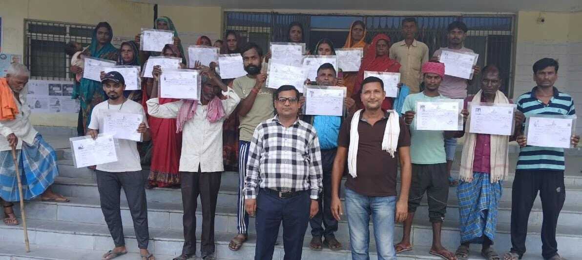 चौथम में 126 परिवारों के बीच बासगीत पर्चा का वितरण