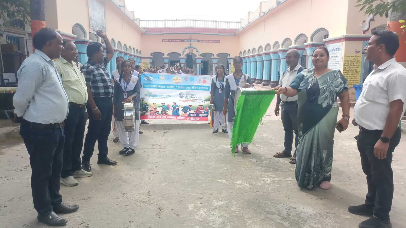 स्वच्छता पखवाड़ा के तहत नगर में निकली प्रभात फेरी