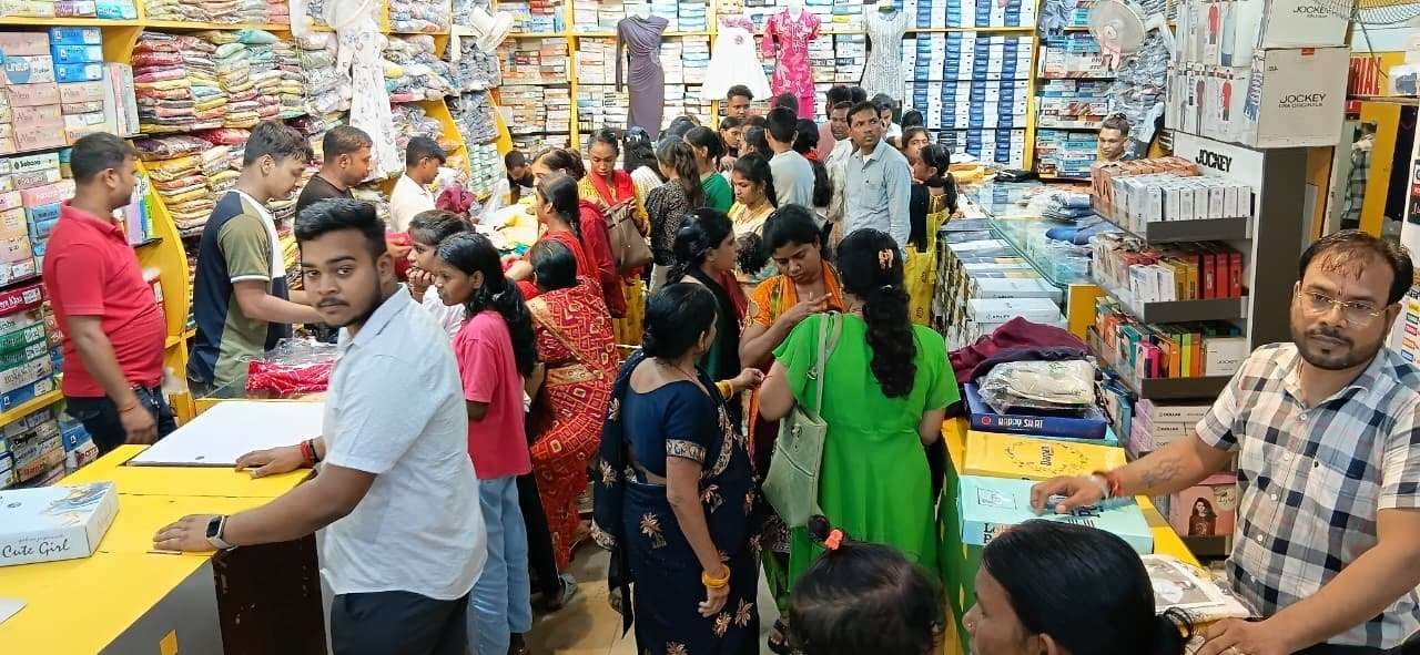 Bokaro News : बोनस भुगतान के साथ बाजारों में बढ़ी चहल-पहल