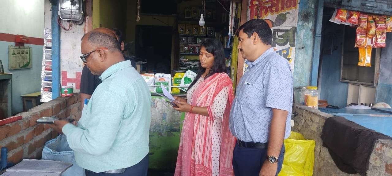 Bokaro News : अधिकारियों ने किया खाद-बीज दुकानों का निरीक्षण