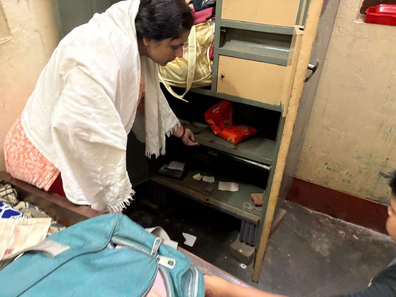 किन्नर के भेष में घुसे बदमाशों ने पांच लाख के गहने लूटे