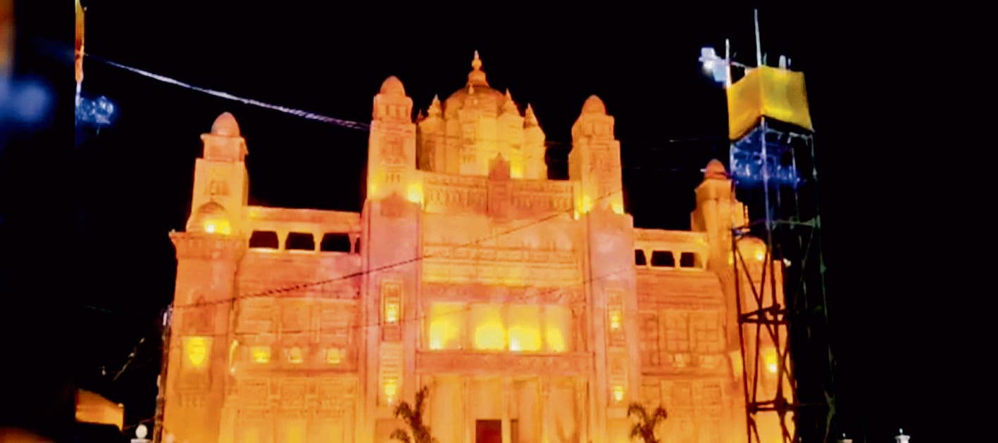 कैनिंग : जोधपुर पैलेस थीम व लेजर शो ने बढ़ाया दुर्गोत्सव का आकर्षण