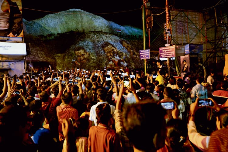 पंचमी: मंडपों में देवी दर्शन के लिए उमड़े श्रद्धालु