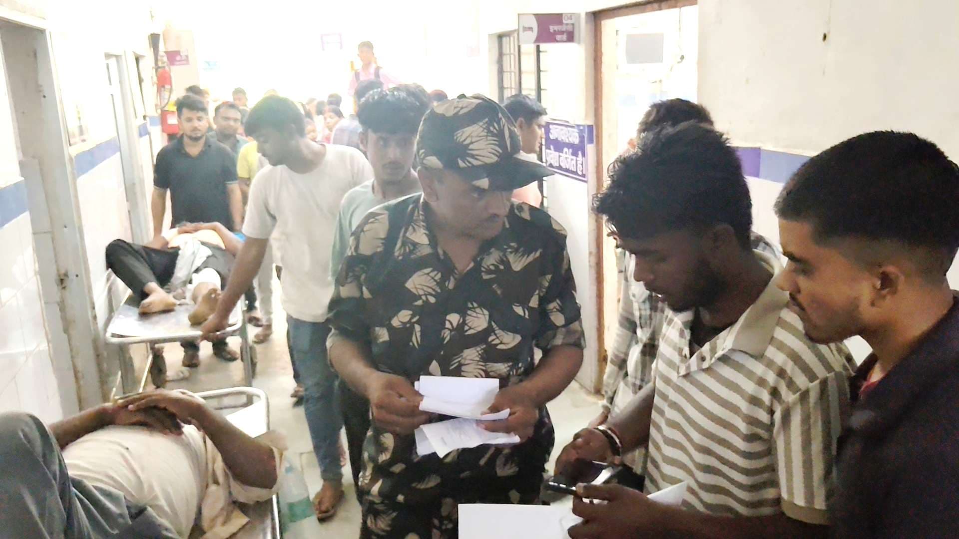 बिजली का टोका लगाने के विवाद में भिड़े दो पक्ष, आधे दर्जन से अधिक घायल