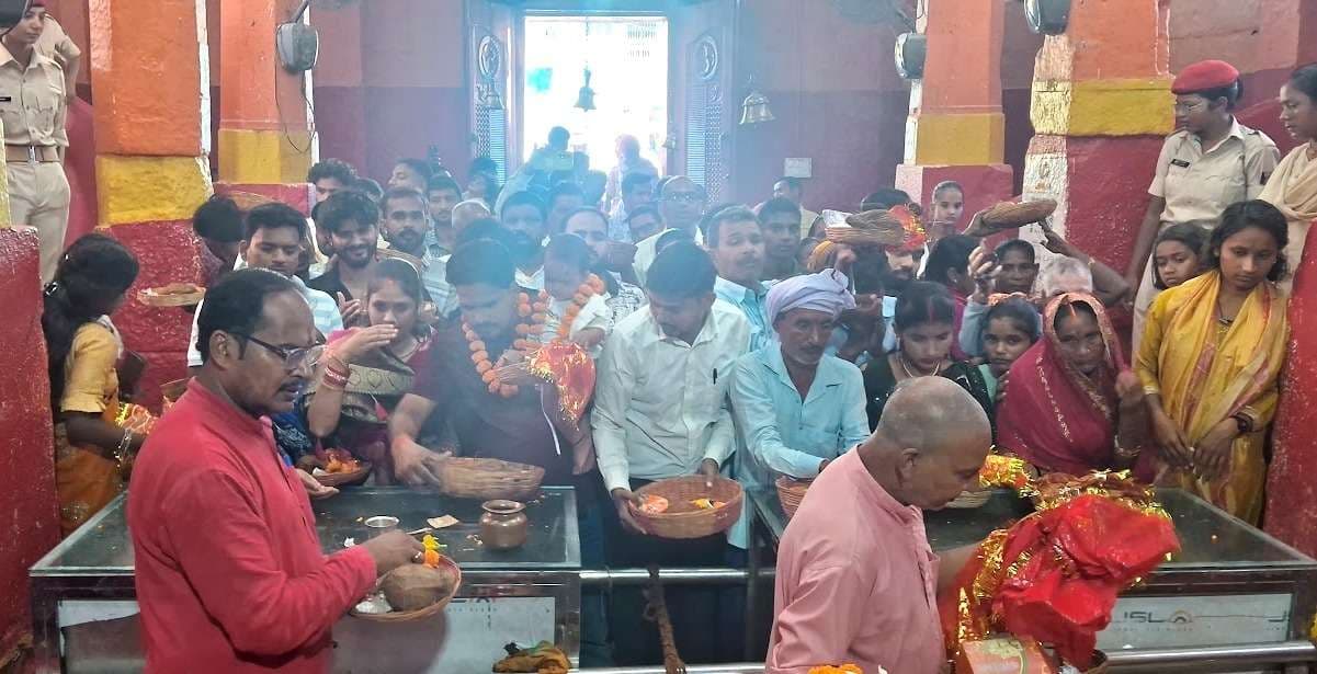 नवरात्र में श्रद्धालुओं ने सूर्य मंदिर में पूजा कर मांगा सुख- समृद्धि का आशीर्वाद