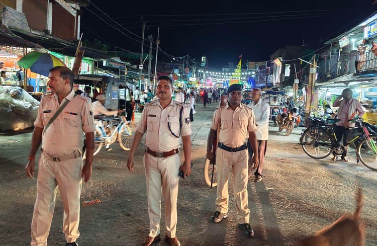 पंडालों का निरीक्षण कर सुरक्षा व्यवस्था पुख्ता करने के दिये निर्देश