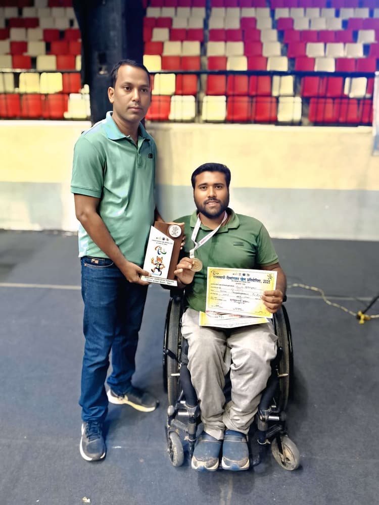 राज्यव्यापी पैरा बैडमिंटन प्रतियोगिता में सुमित ने जीता गोल्ड मेडल