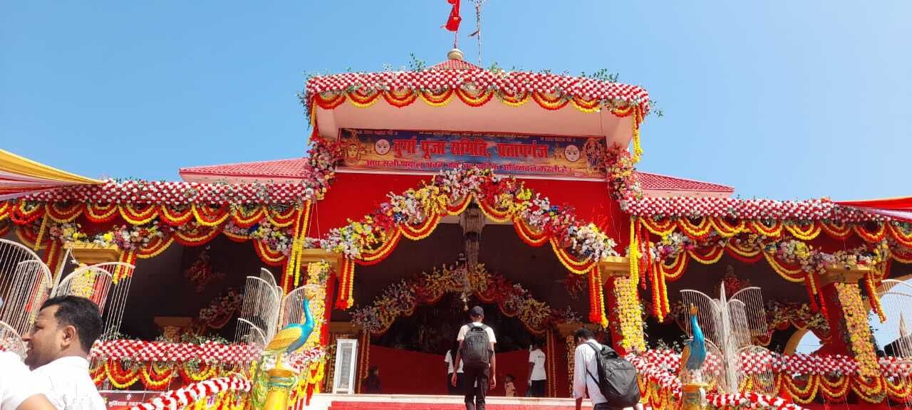 पड़ोसी देश नेपाल के भक्त भी आते हैं मातारानी का आशीर्वाद लेने