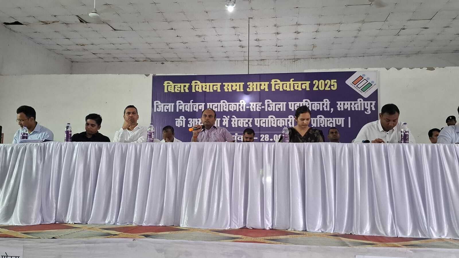 Samastipur News:प्रपत्र भरकर अभ्यास कराएं, तभी दिखेगी असली तैयारी : डीएम