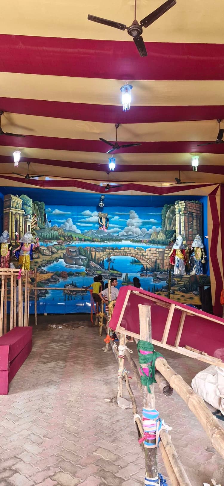 बुंडू में सजे पंडाल, जगमग हुआ शहर, आज खुलेंगे पंडालों के पट