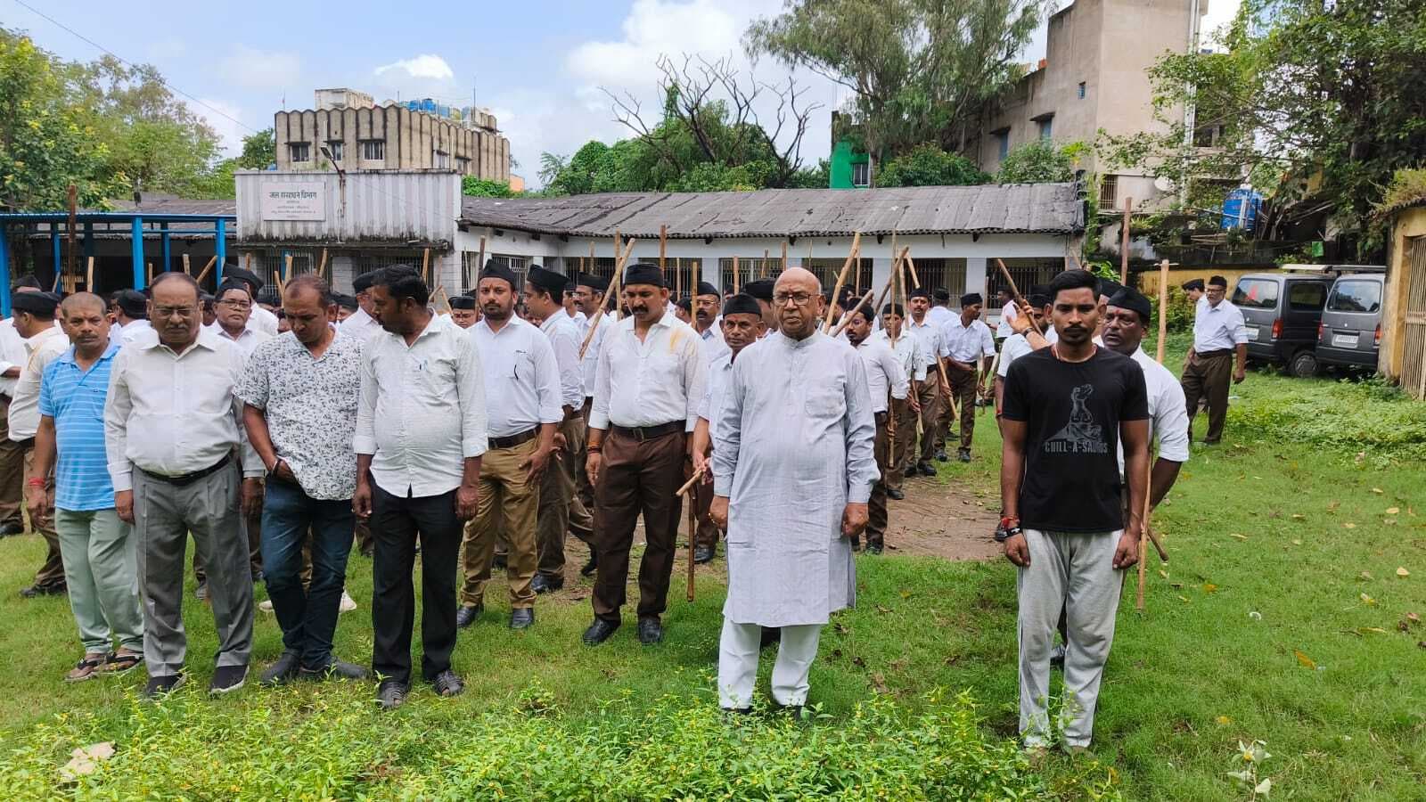 Jamshedpur news. आरएसएस मानगो नगर के पथ संचलन में शामिल हुए विधायक सरयू राय