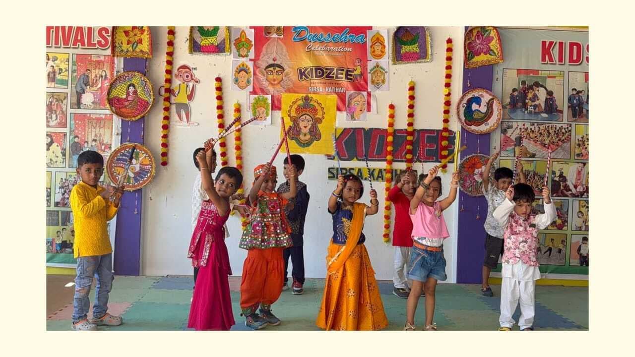 मां दुर्गा के रूपों को चित्रित कर रचनात्मकता का दिया परिचय